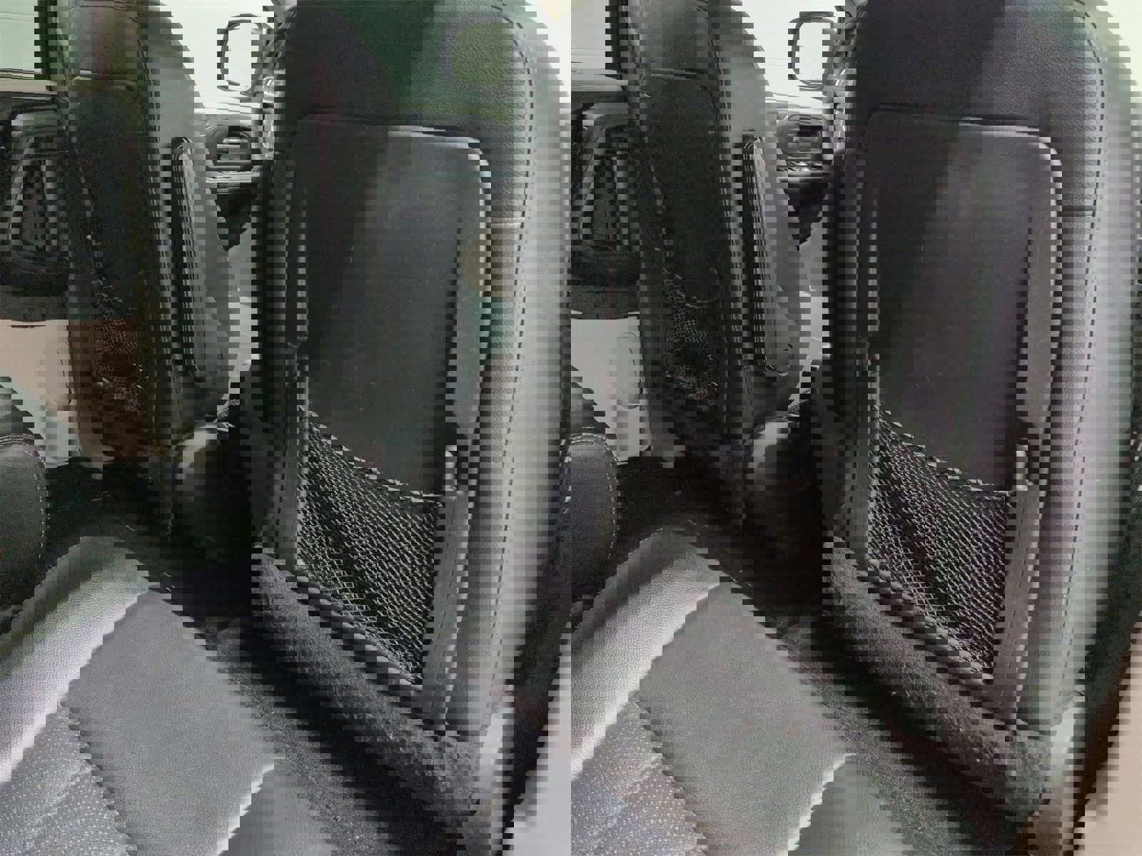 Used 2015 Chrysler Town & Country Touring-L w/ Driver Convenience Group image 19