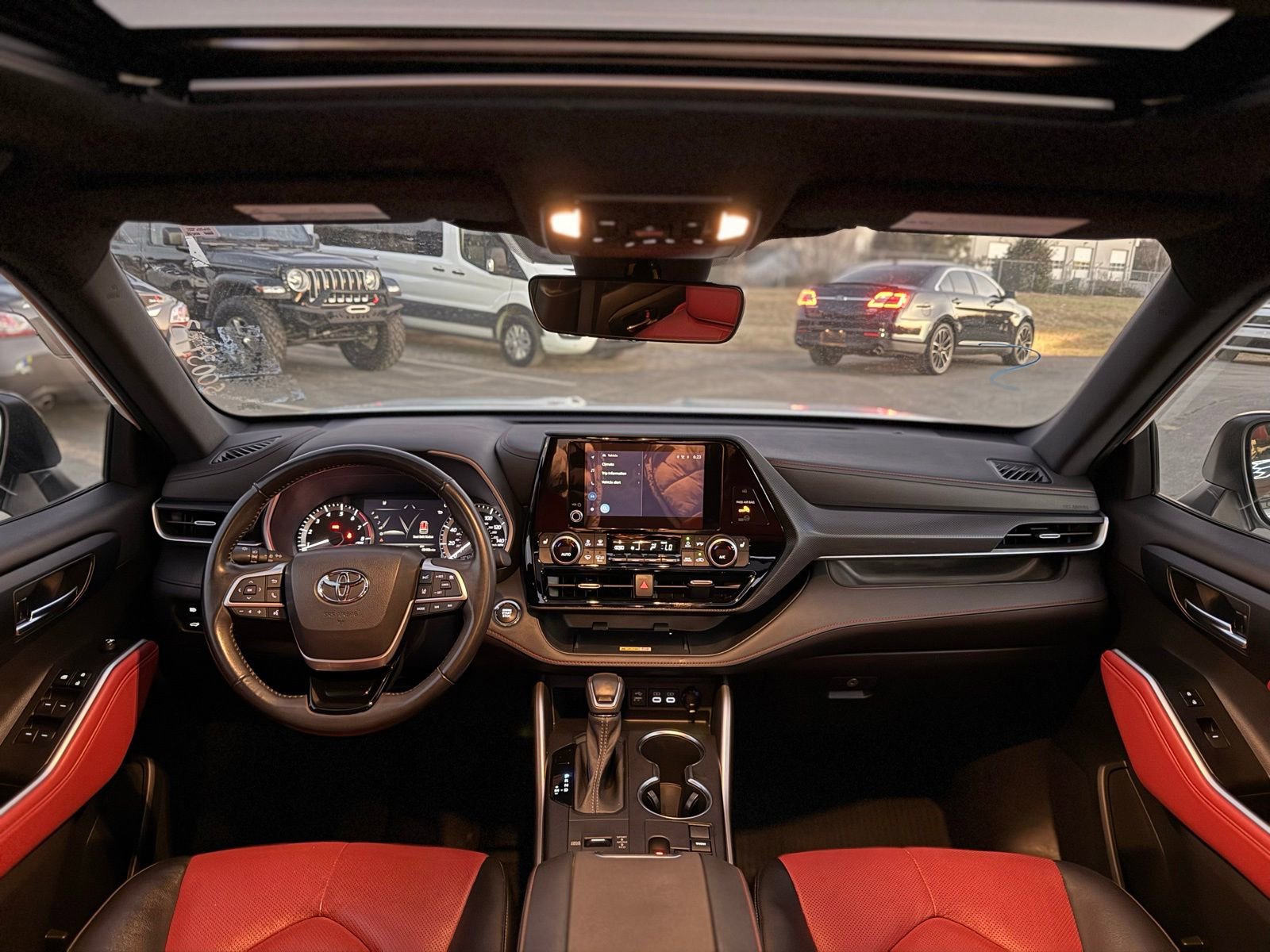 Used 2023 Toyota Highlander XSE image 28