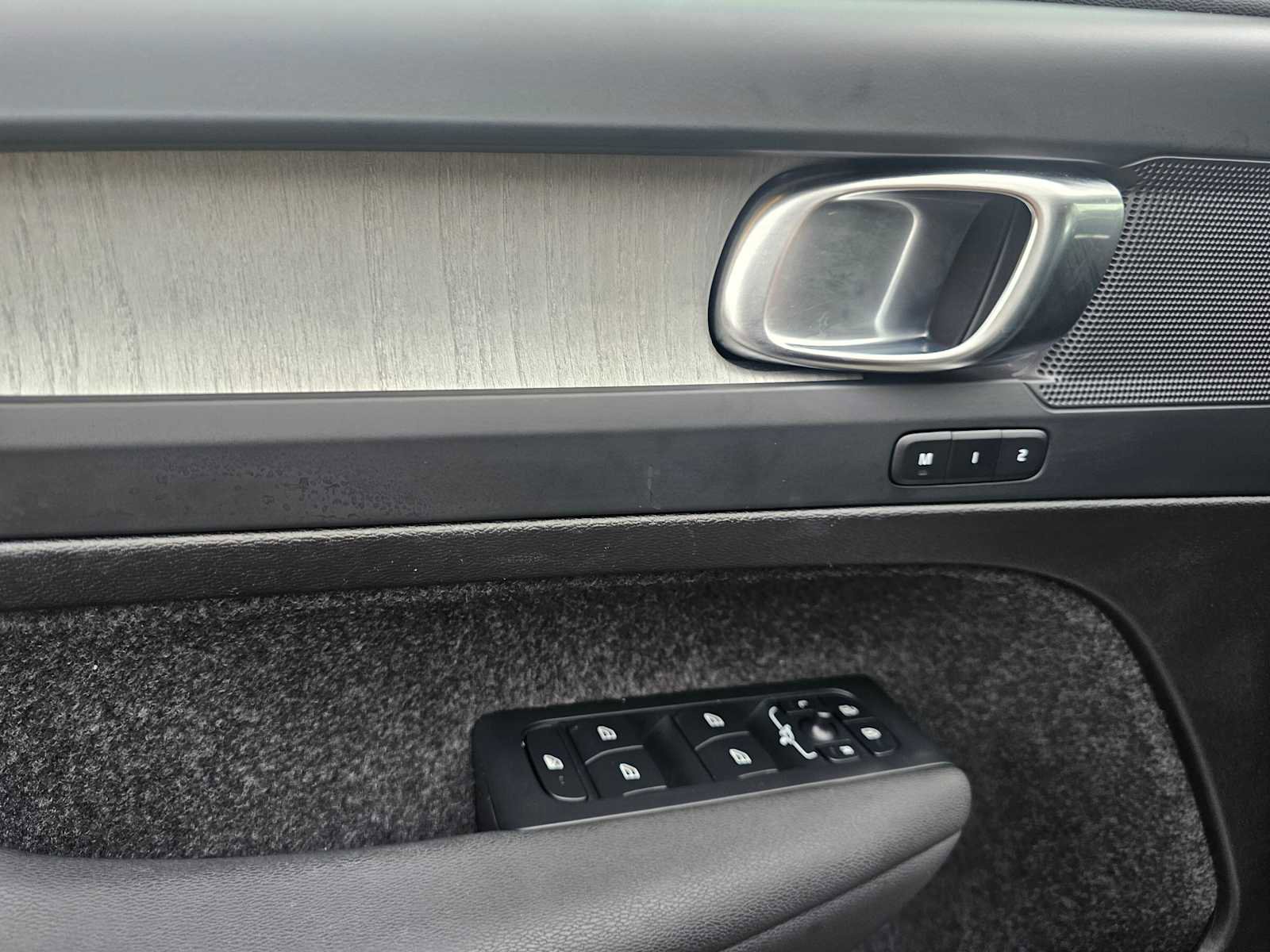 Certified 2025 Volvo XC40 B5 Core w/ Protection Package Premier image 26