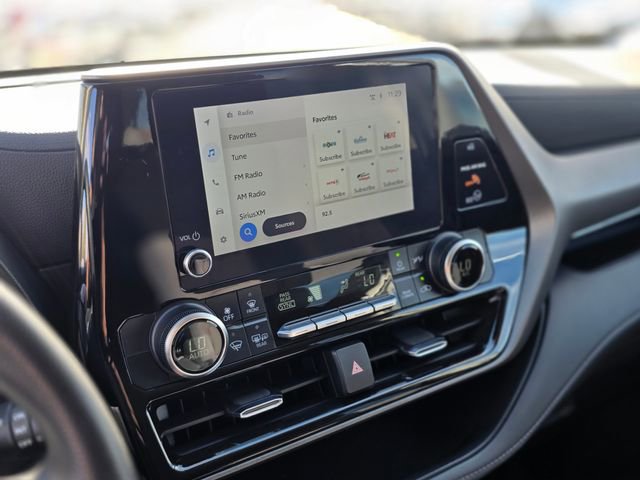 Used 2023 Toyota Highlander L image 30