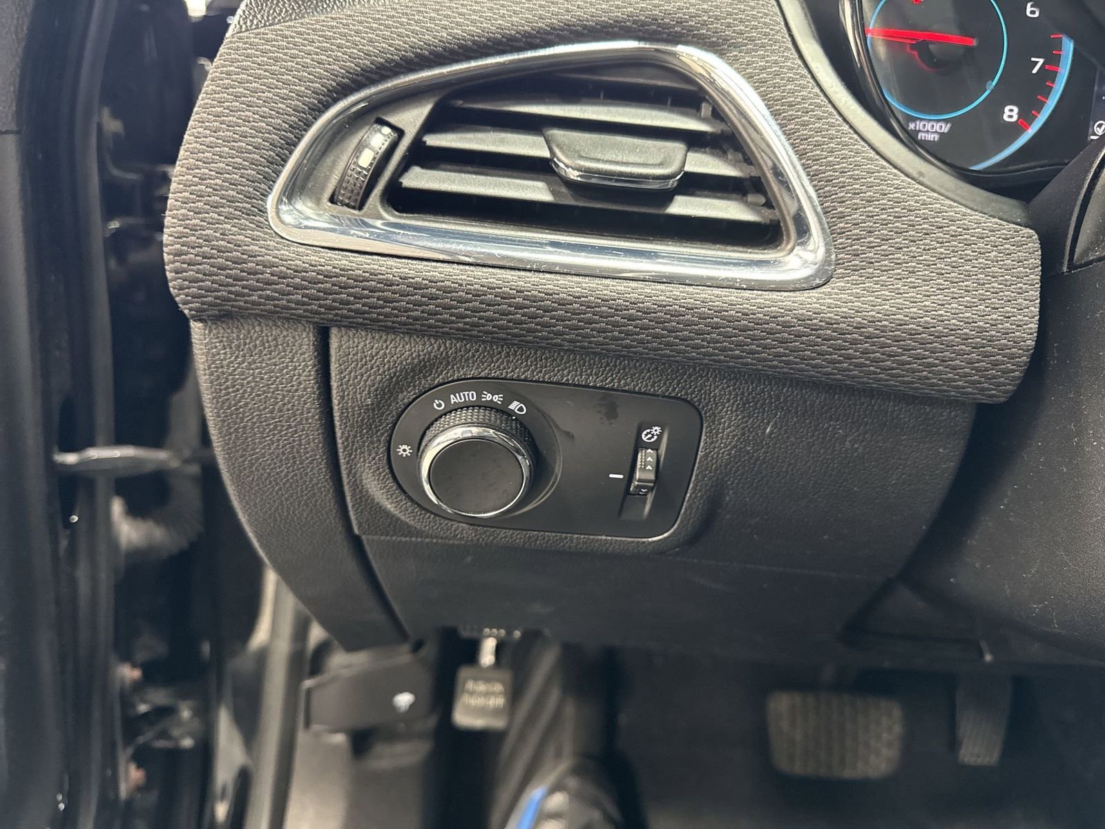 Used 2017 Chevrolet Cruze LT w/ Convenience Package image 21