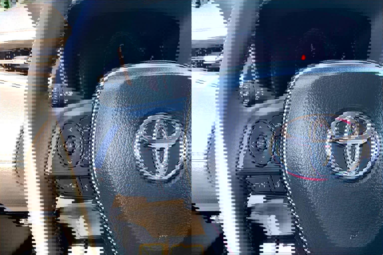 Used 2025 Toyota Corolla Cross XLE w/ Convenience Package image 21