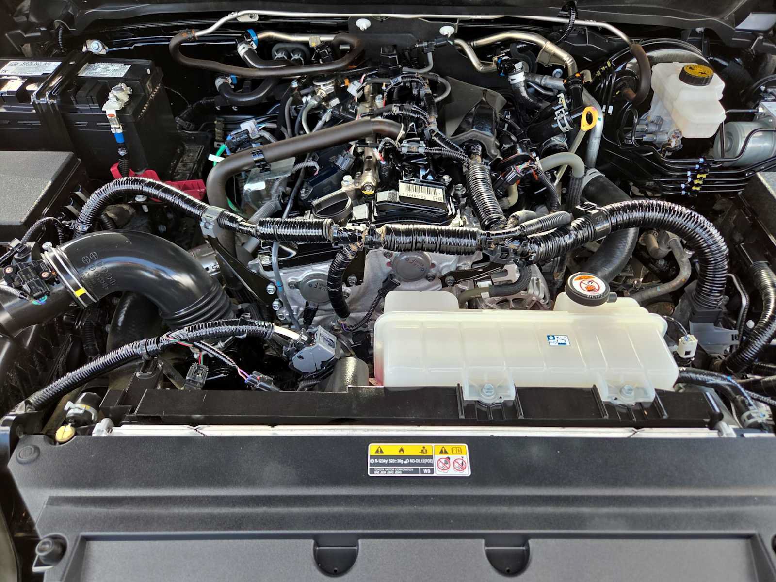 Certified 2025 Toyota Tacoma SR5 AWD/4WD image 13