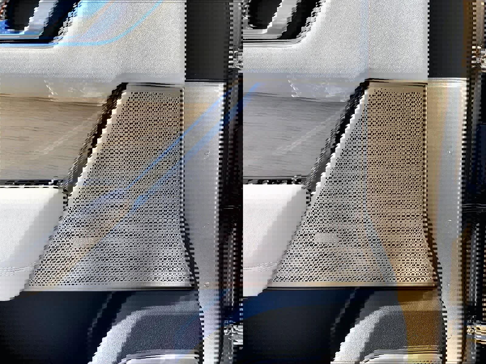 Used 2022 Land Rover Range Rover Velar R-Dynamic HSE image 34