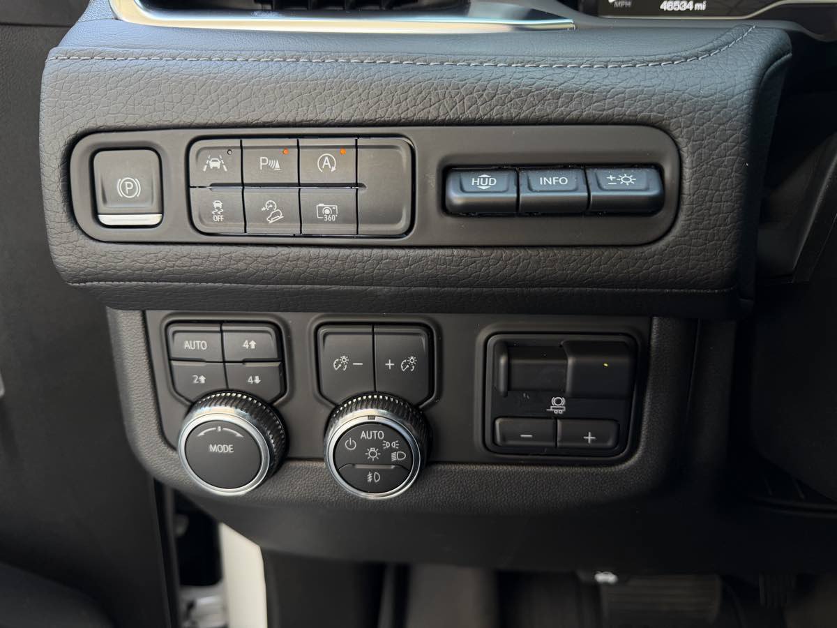 Used 2023 GMC Yukon Denali AWD/4WD image 31