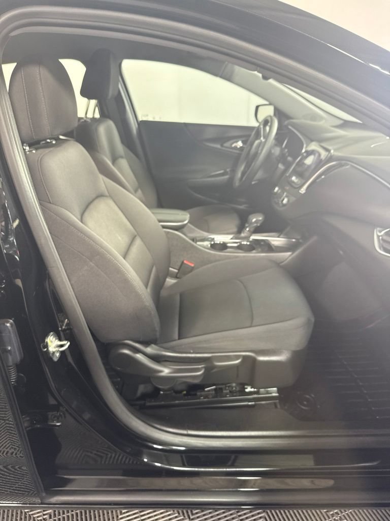 Used 2021 Chevrolet Malibu LT FWD image 16