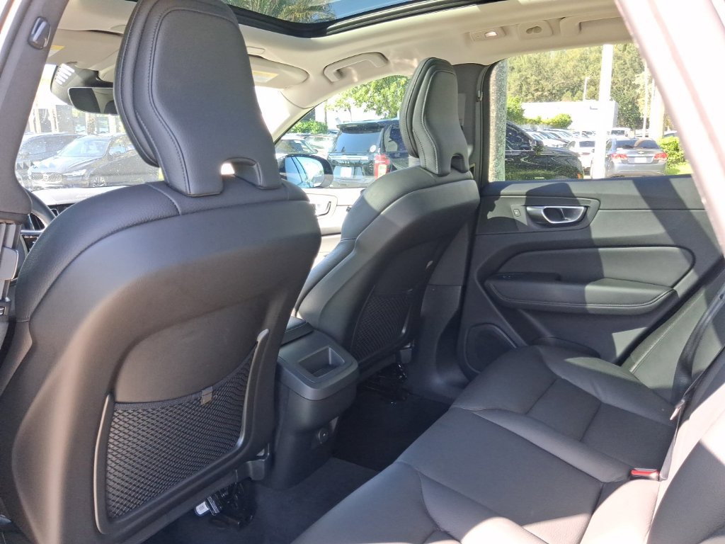 Certified 2024 Volvo XC60 B5 Plus w/ Protection Package Premier AWD/4WD image 7