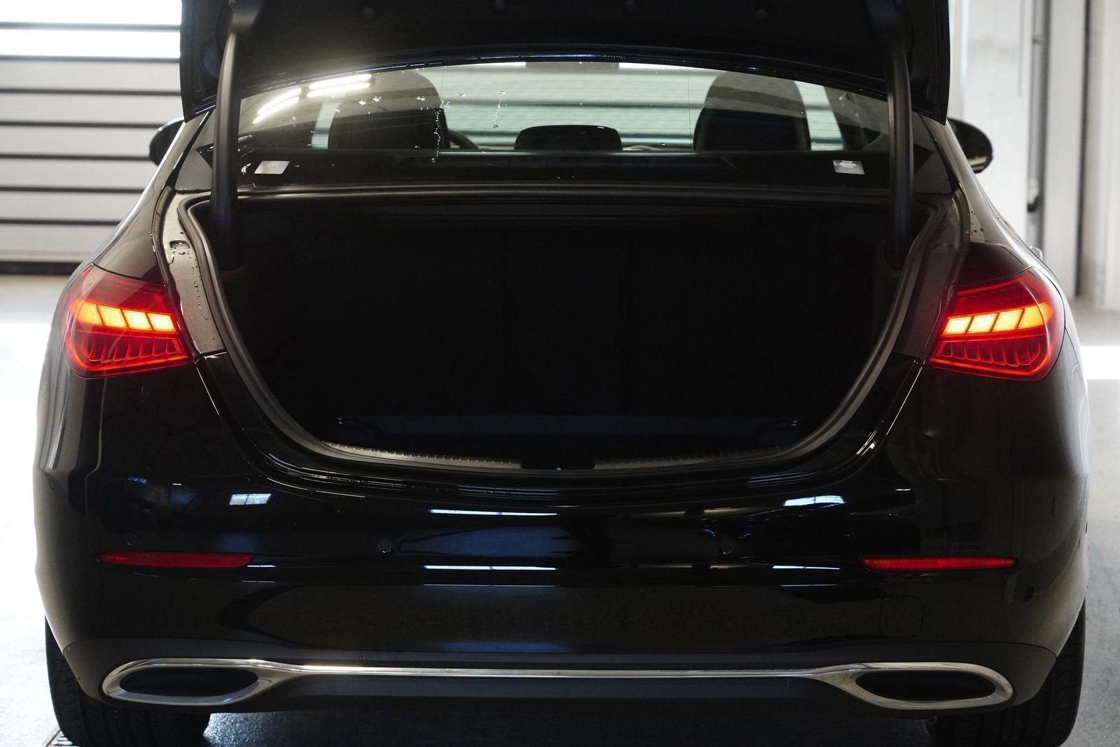 Used 2025 Mercedes-Benz C 300 4MATIC Sedan image 28