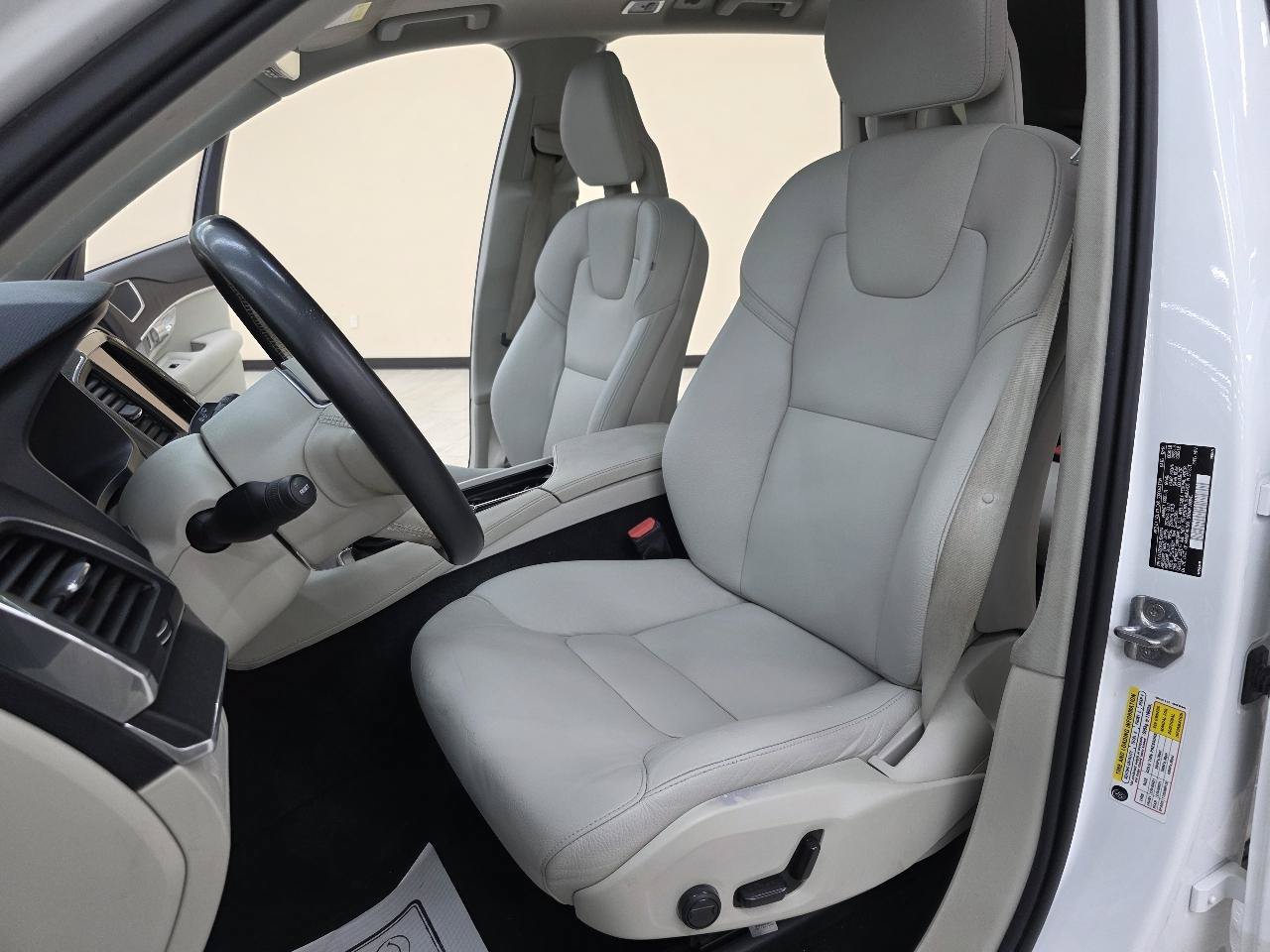 Used 2020 Volvo XC90 T6 Momentum w/ Protection Package Premier AWD/4WD image 18