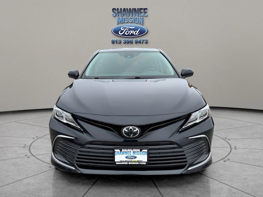 Used 2022 Toyota Camry LE image 2