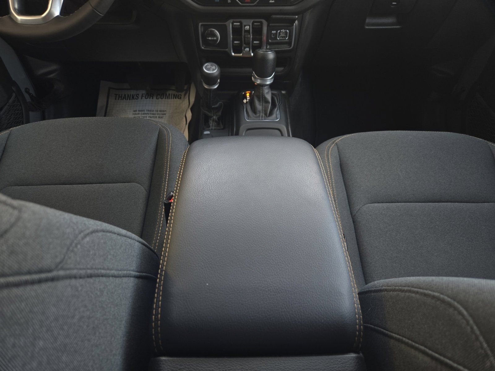 Used 2025 Jeep Wrangler Unlimited Sahara AWD/4WD image 21