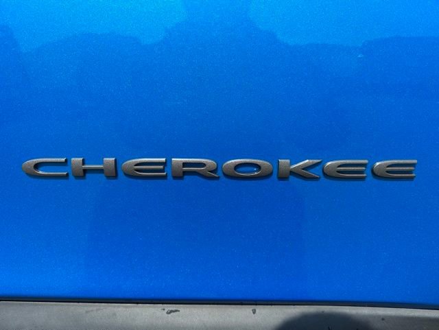 Used 2019 Jeep Cherokee Trailhawk AWD/4WD image 9
