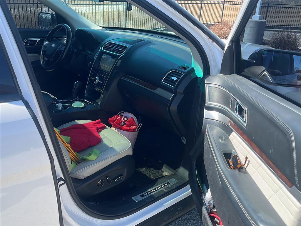 Used 2017 Ford Explorer Platinum image 19