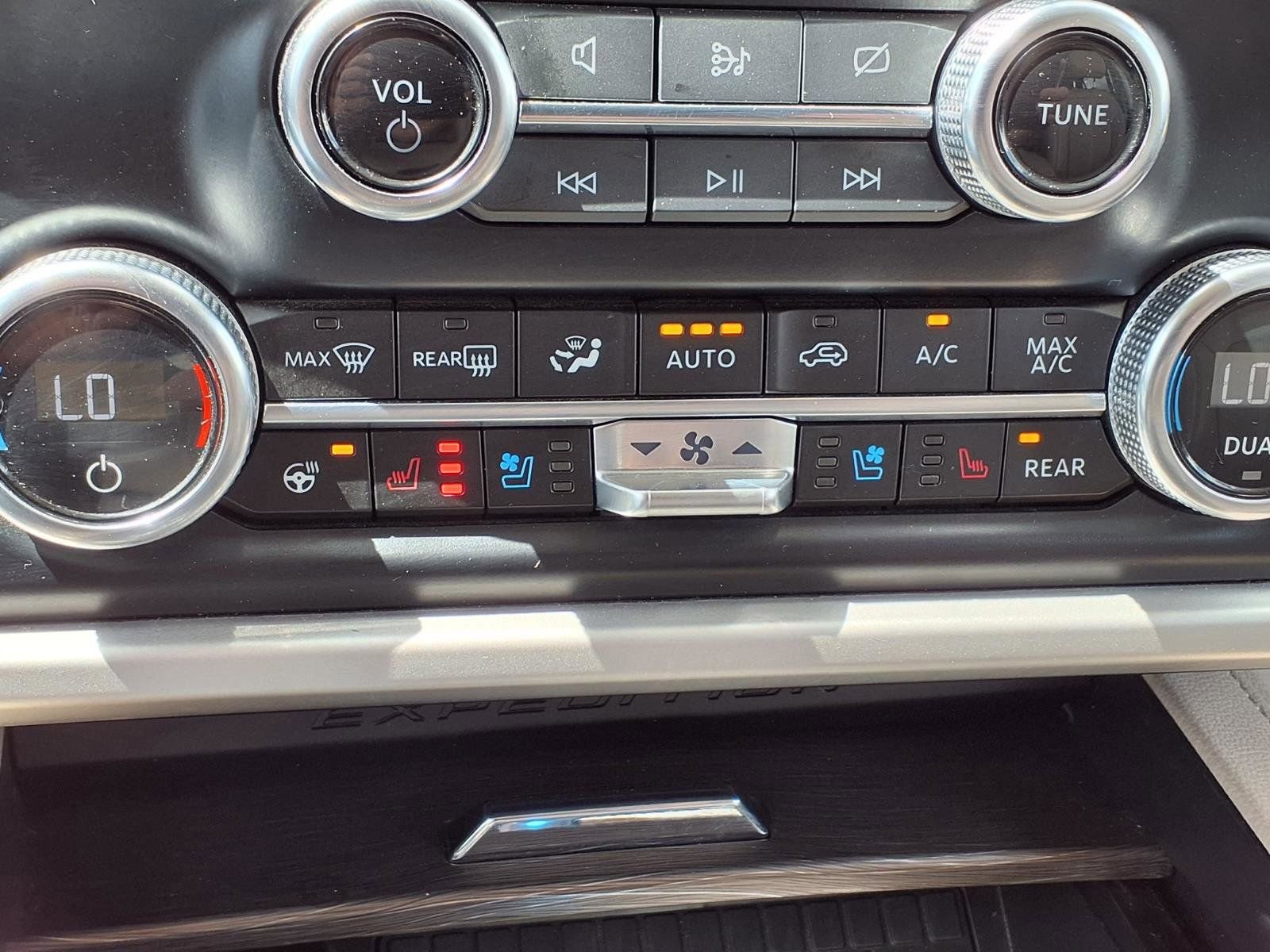 Used 2024 Ford Expedition Limited AWD/4WD image 25