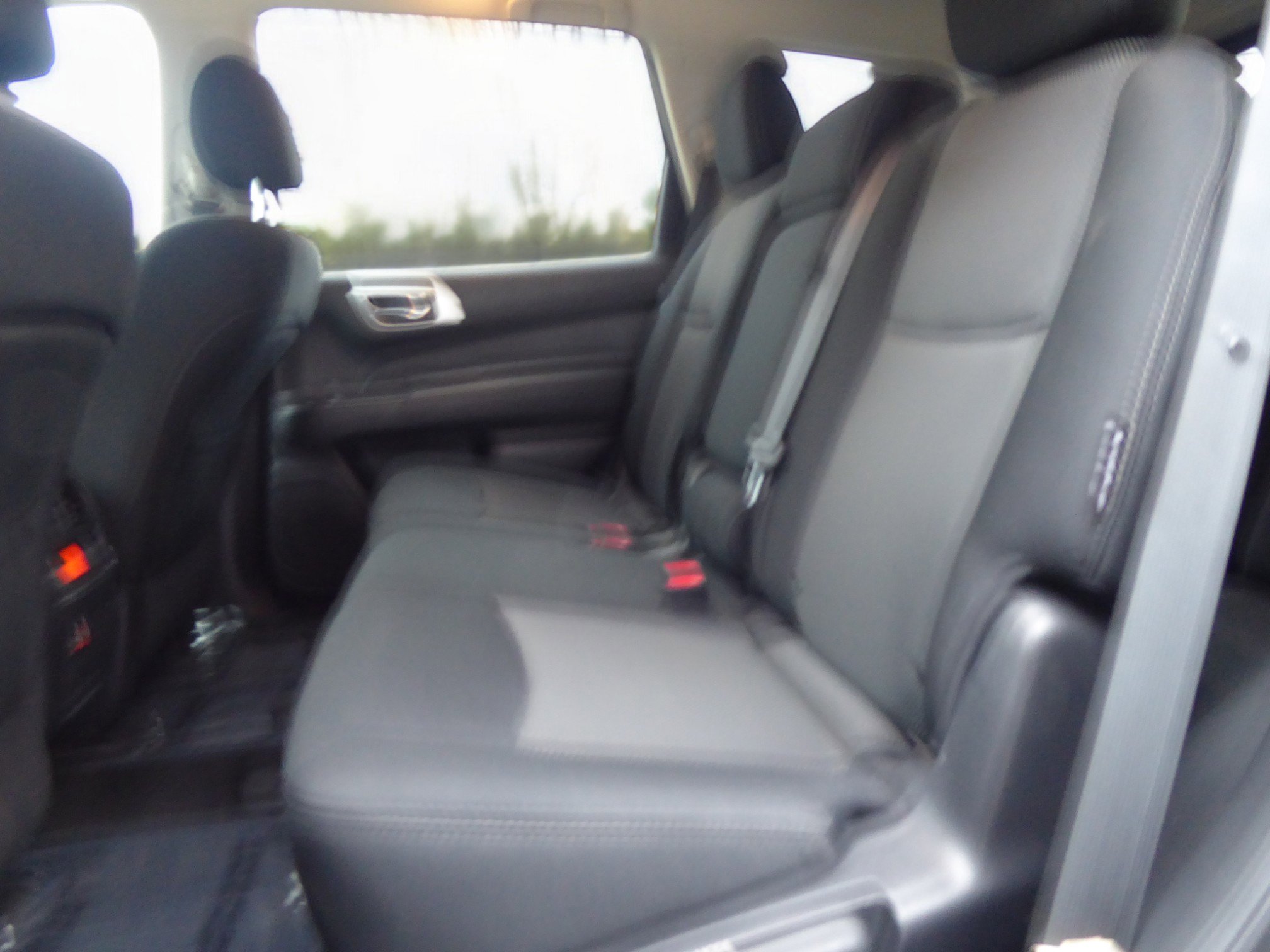 Used 2019 Nissan Pathfinder SV image 17