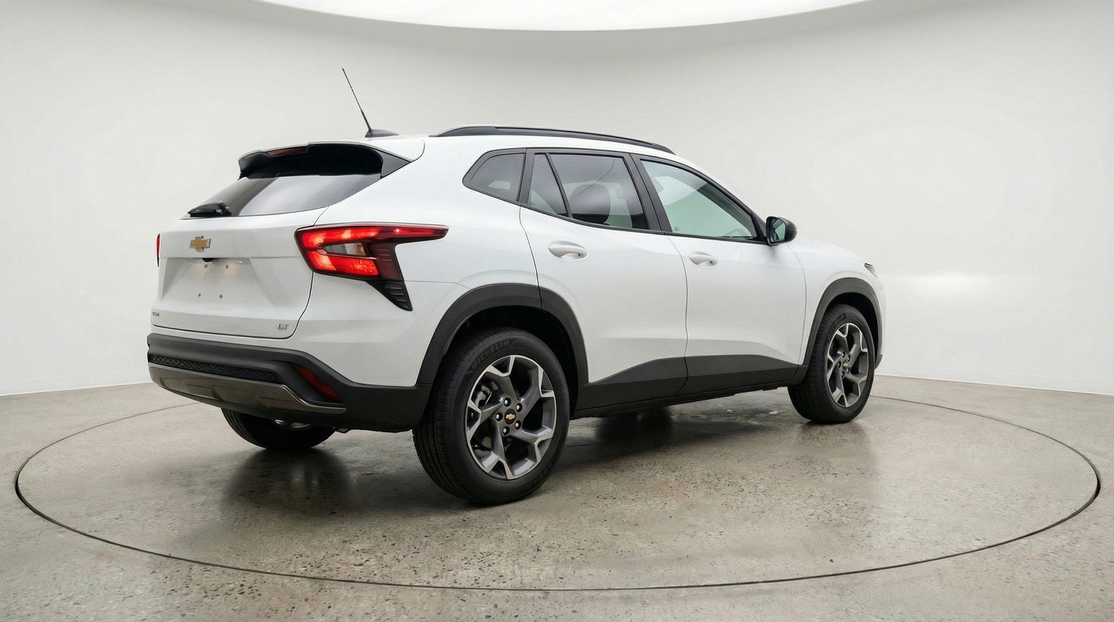 Used 2025 Chevrolet Trax LT w/ LT Convenience Package image 9