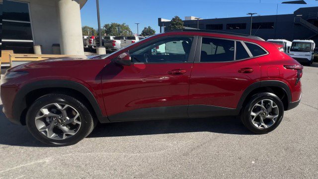 Used 2025 Chevrolet Trax LT w/ LT Convenience Package image 7