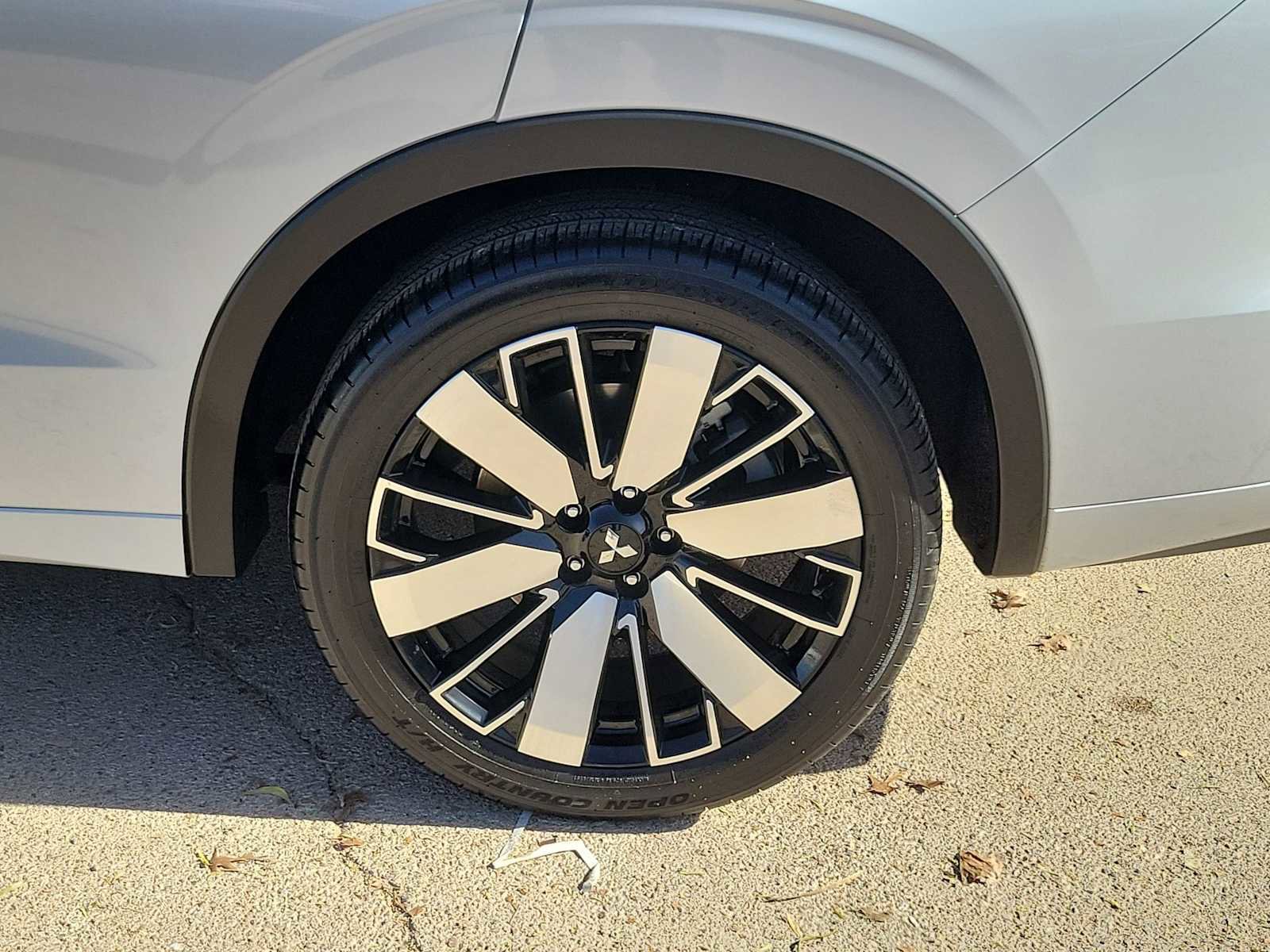 Used 2025 Mitsubishi Outlander SEL image 8