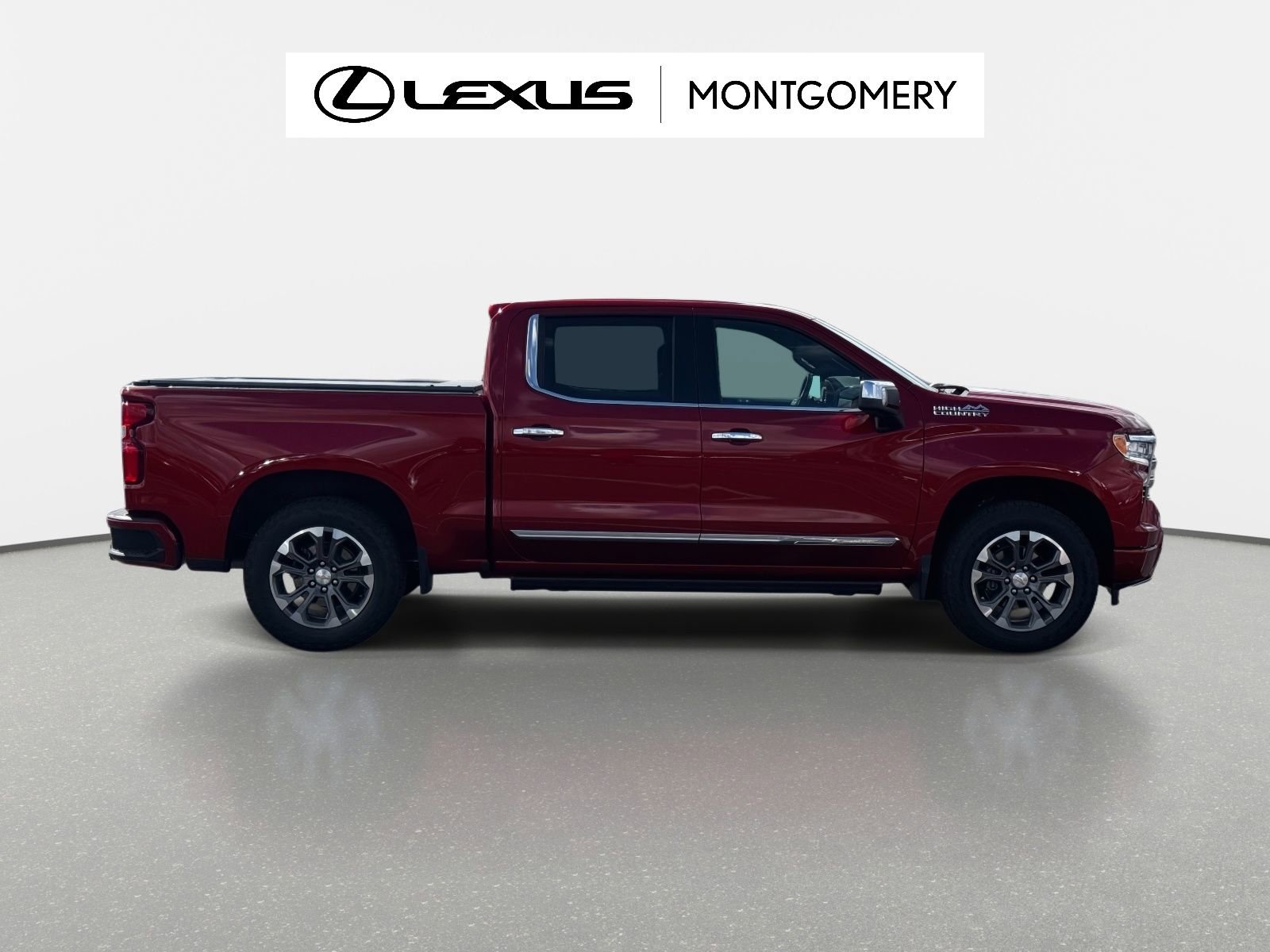 Used 2024 Chevrolet Silverado 1500 High Country w/ Technology Package image 2