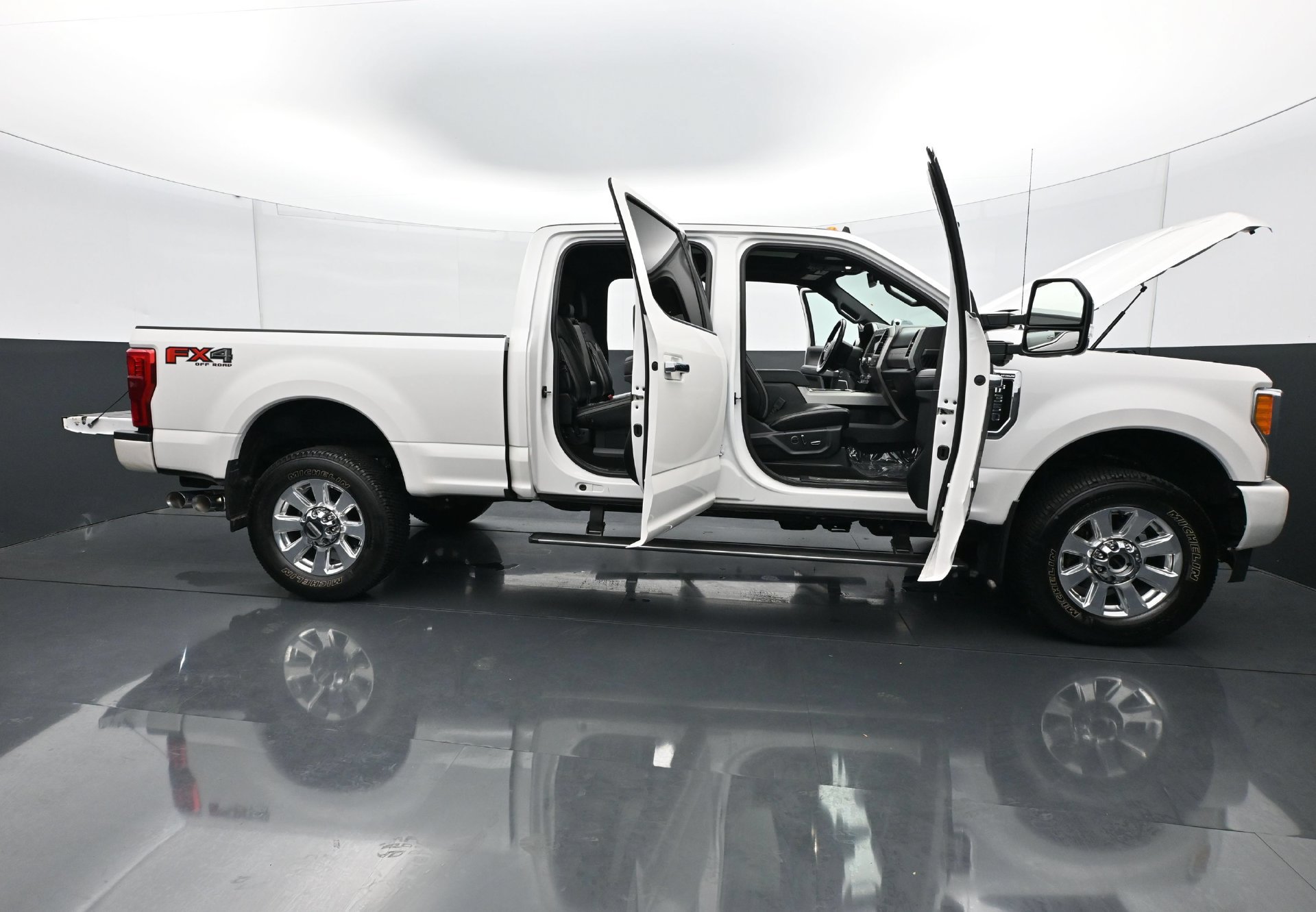 Used 2019 Ford F350 Platinum w/ Platinum Ultimate Package AWD/4WD image 37