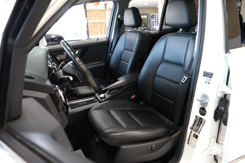 Used 2015 Mercedes-Benz GLK 350 4MATIC image 2