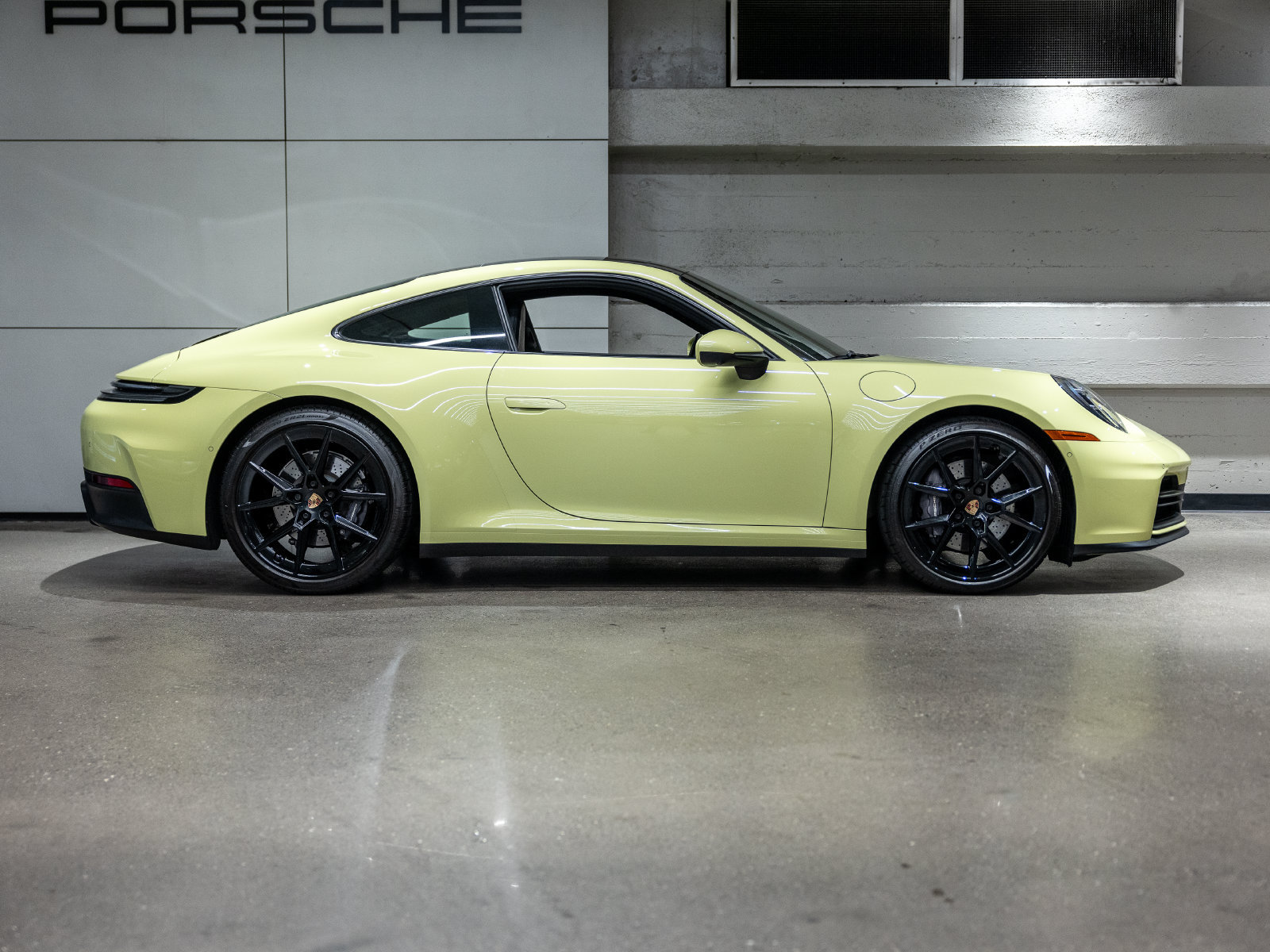 Certified 2025 Porsche 911 Carrera RWD image 9