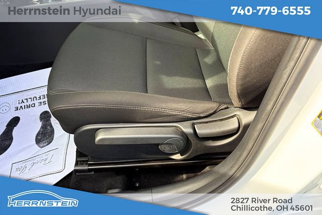 Certified 2025 Hyundai Kona SE AWD/4WD image 16