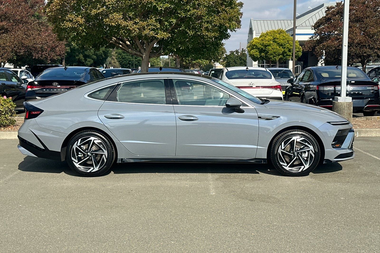 New 2025 Hyundai Sonata SEL video 3