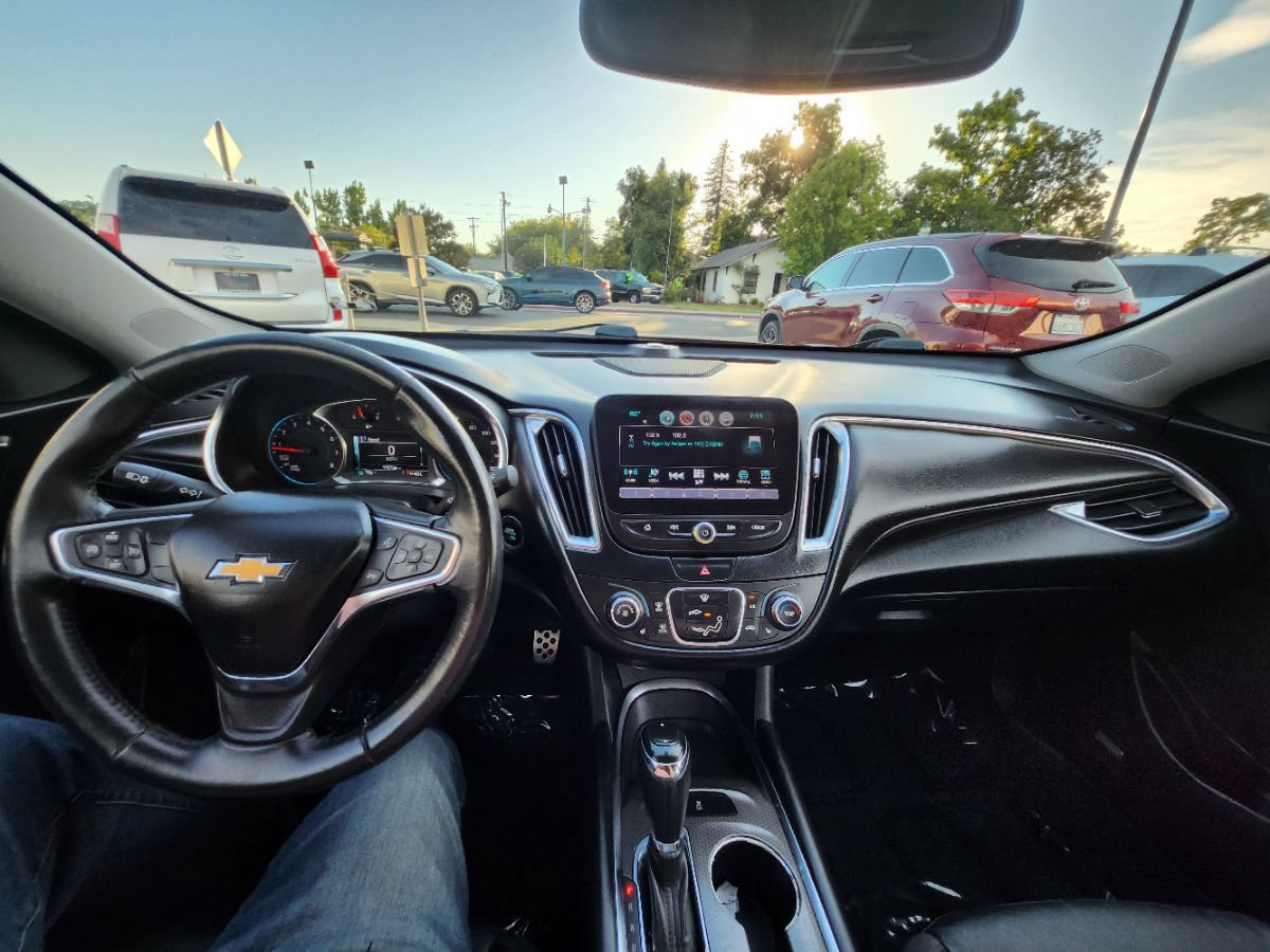 Used 2016 Chevrolet Malibu LT w/ Leather Package FWD image 13