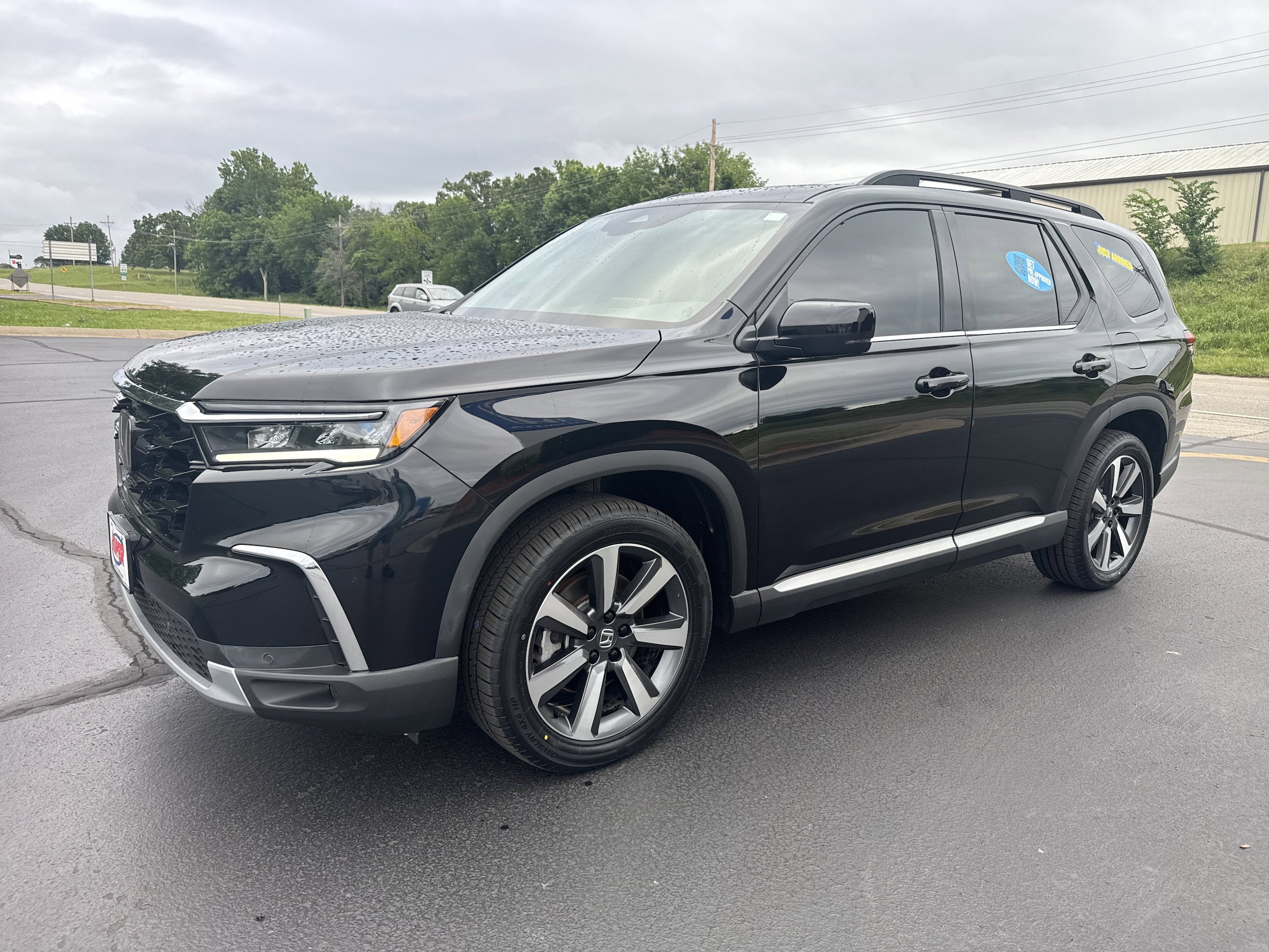 Used 2024 Honda Pilot Touring image 2