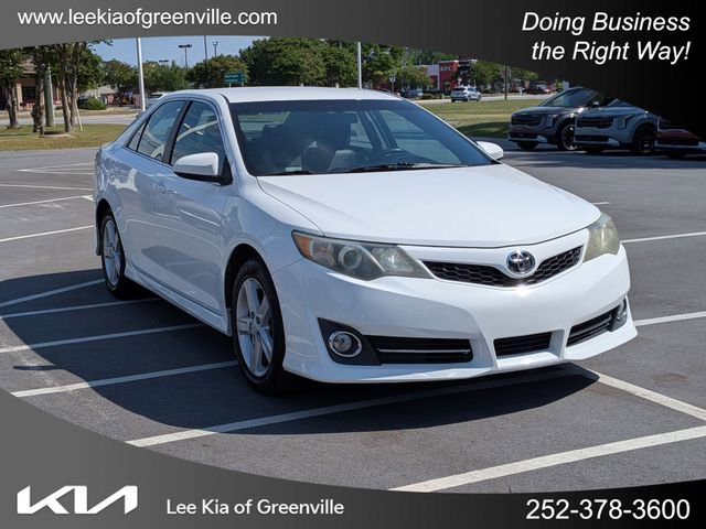 Used 2013 Toyota Camry SE image 1