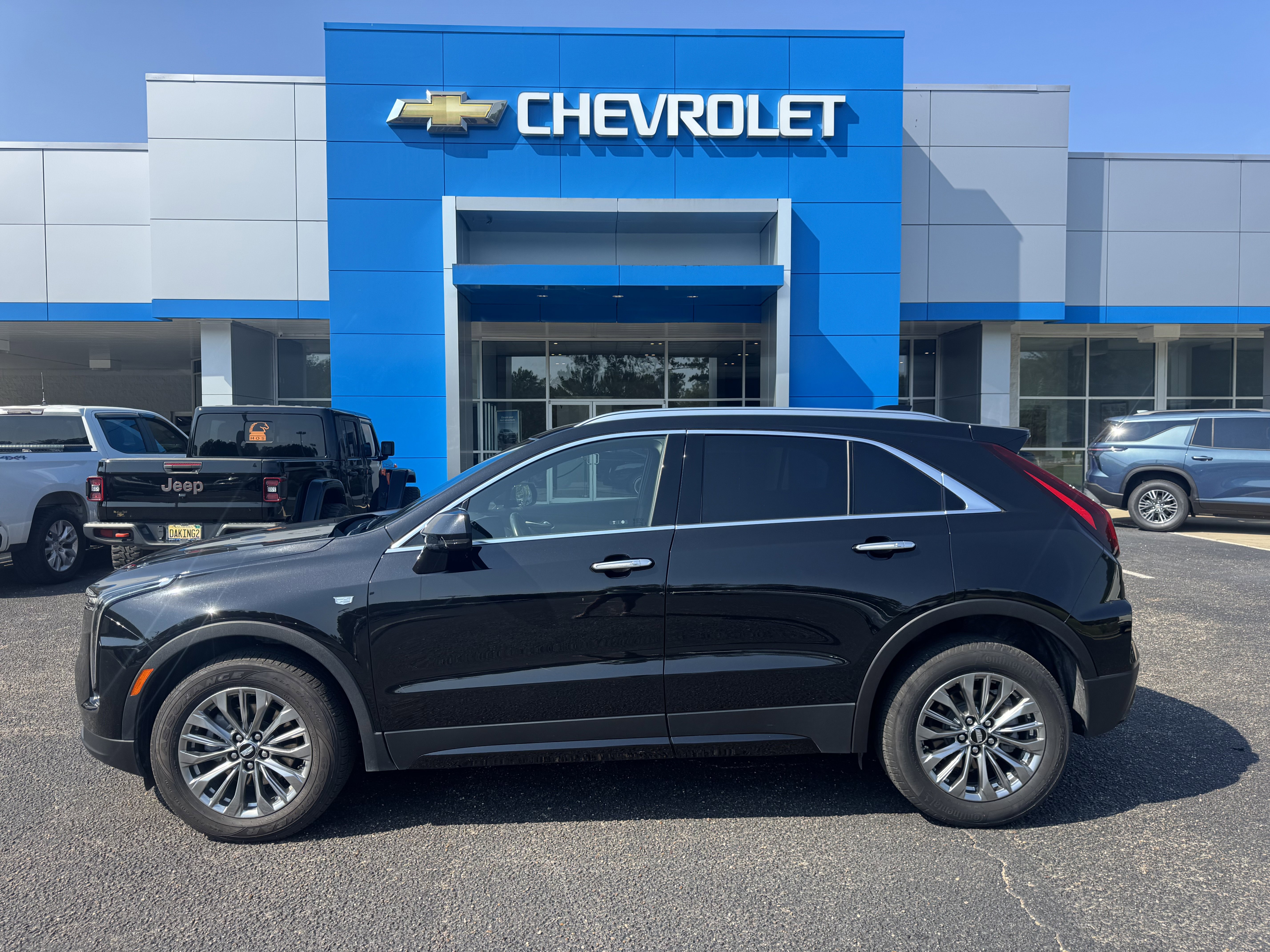 Used 2024 Cadillac XT4 Premium Luxury FWD image 1