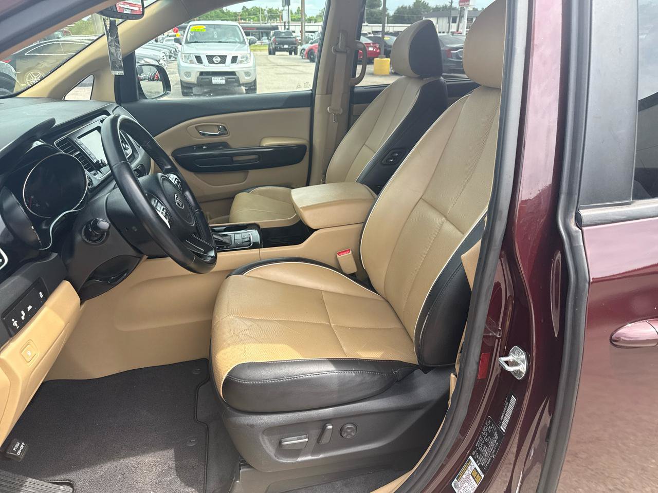 Used 2017 Kia Sedona EX FWD image 12