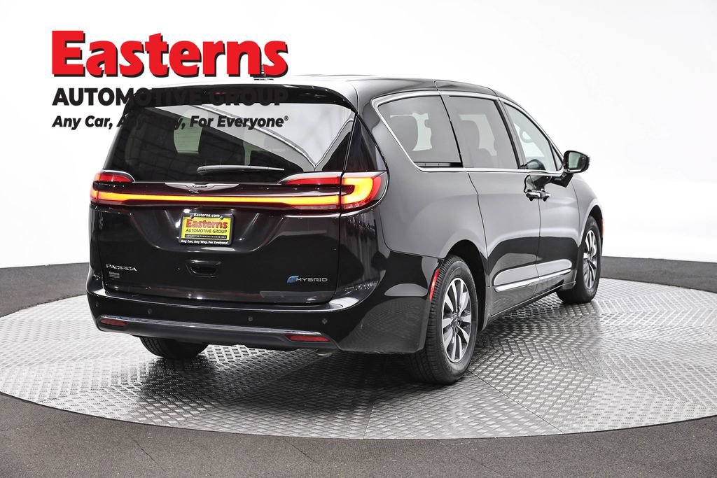 Used 2023 Chrysler Pacifica Limited FWD image 5