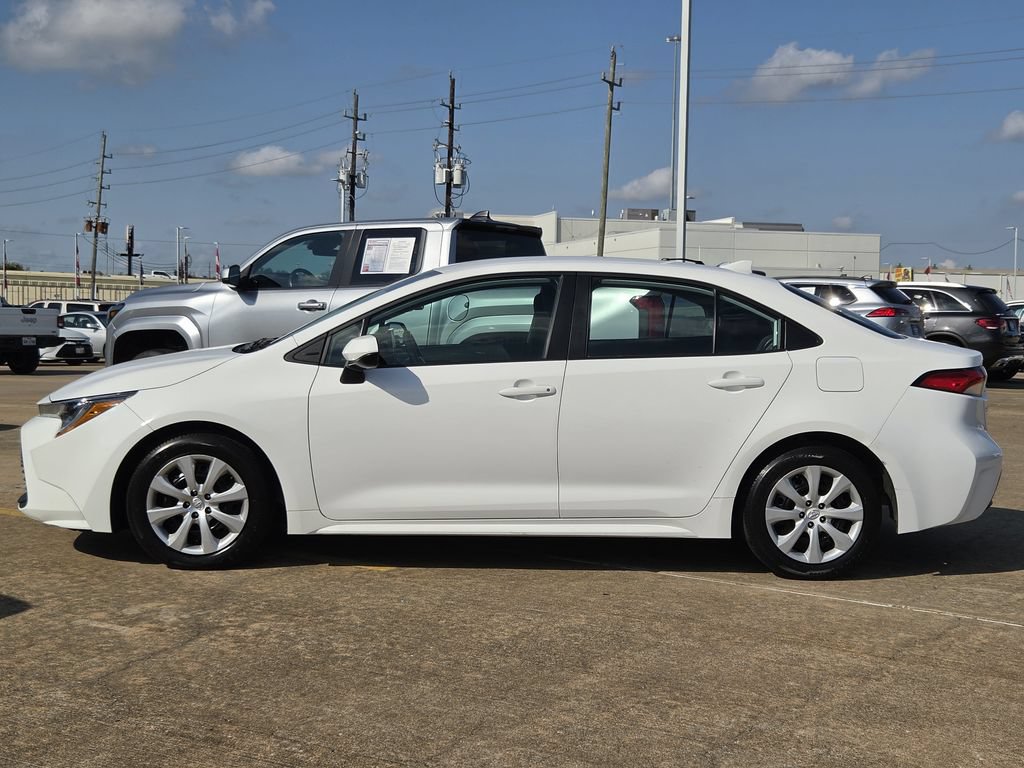 Used 2025 Toyota Corolla LE FWD image 6