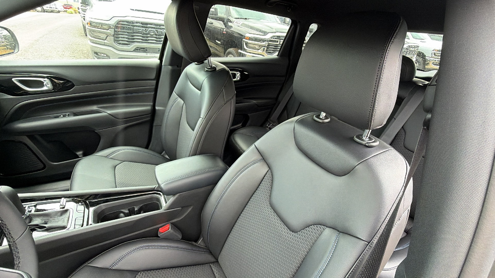 New 2026 Jeep Compass Latitude AWD/4WD image 17
