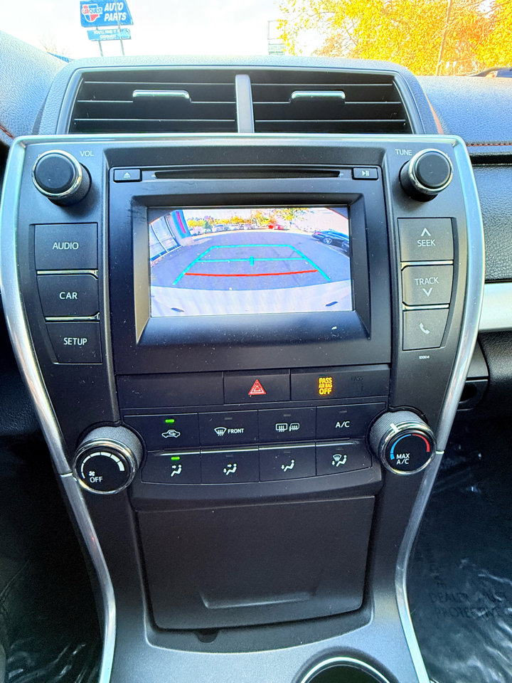 Used 2017 Toyota Camry SE image 18