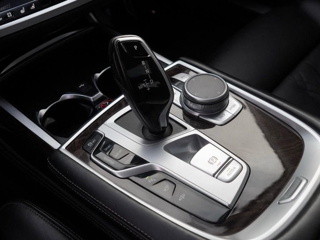 Used 2022 BMW 750i xDrive image 14