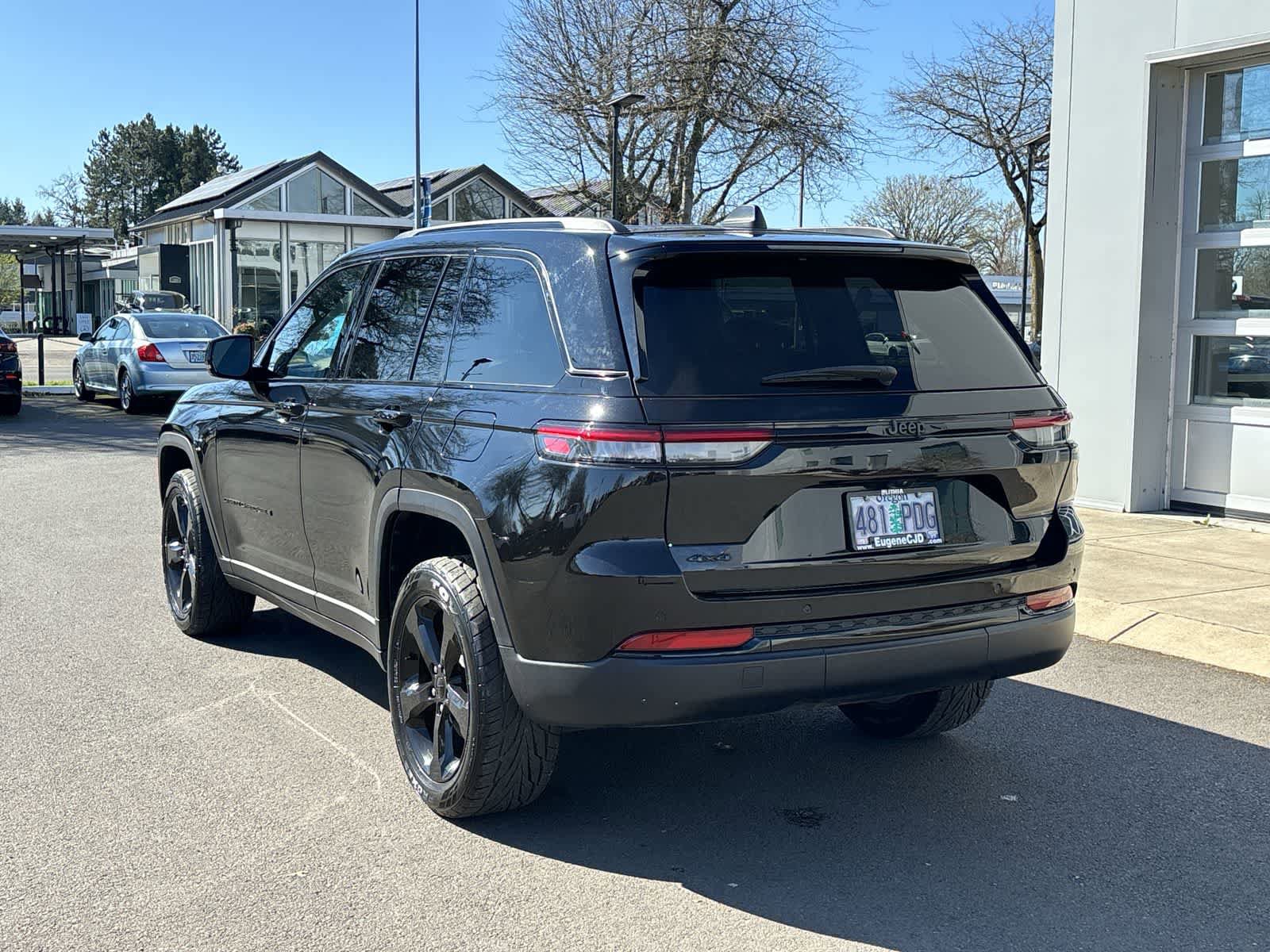 Certified 2023 Jeep Grand Cherokee Altitude AWD/4WD image 3