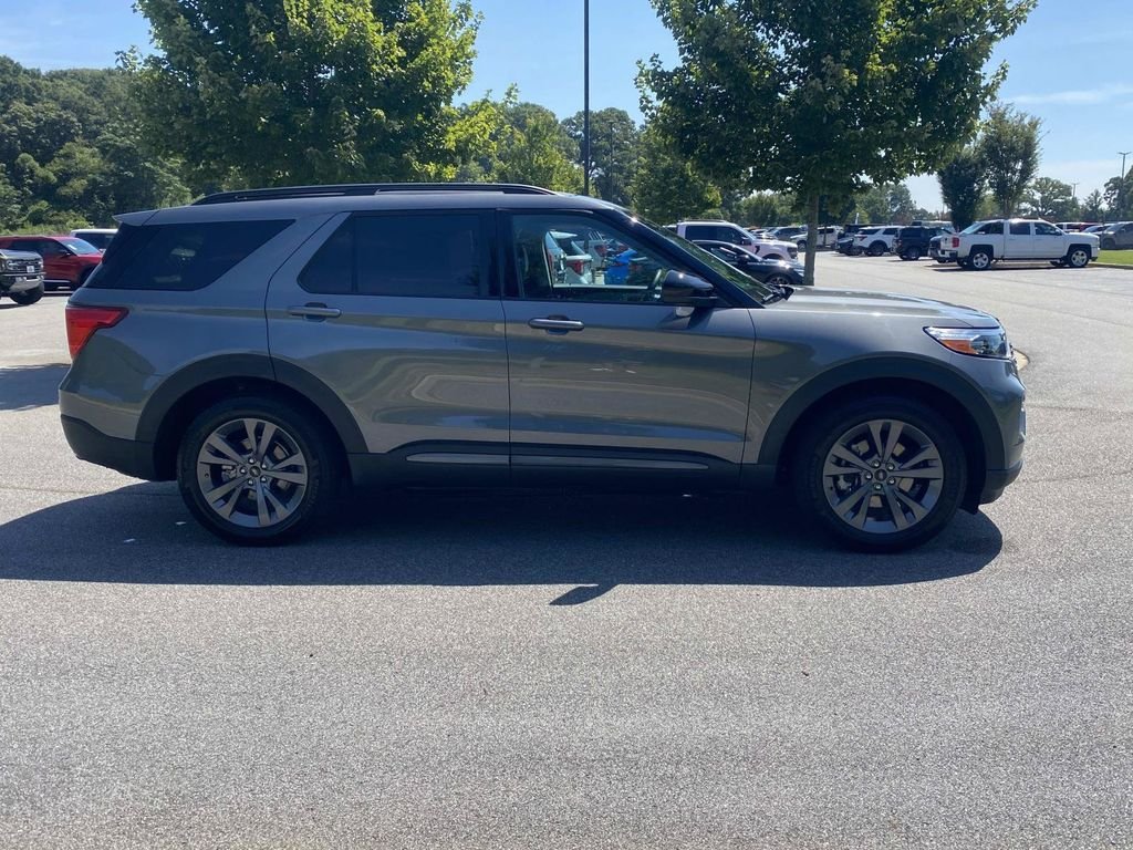 Used 2024 Ford Explorer XLT w/ Equipment Group 202A RWD image 2