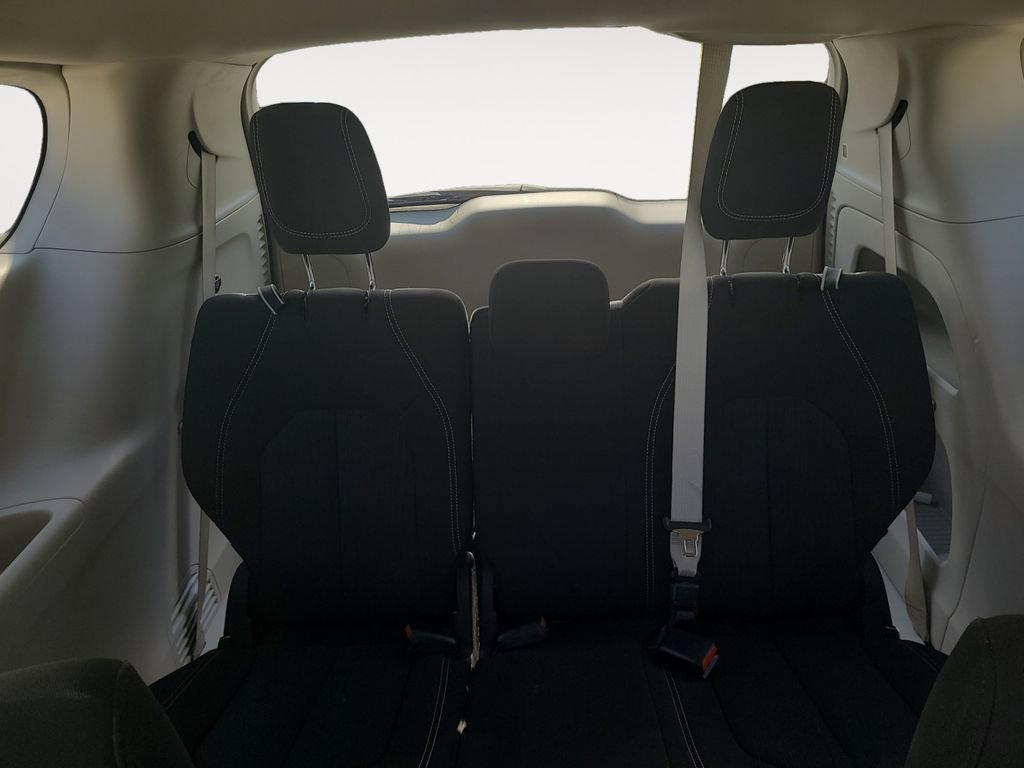 Used 2023 Chrysler Voyager LX FWD image 21