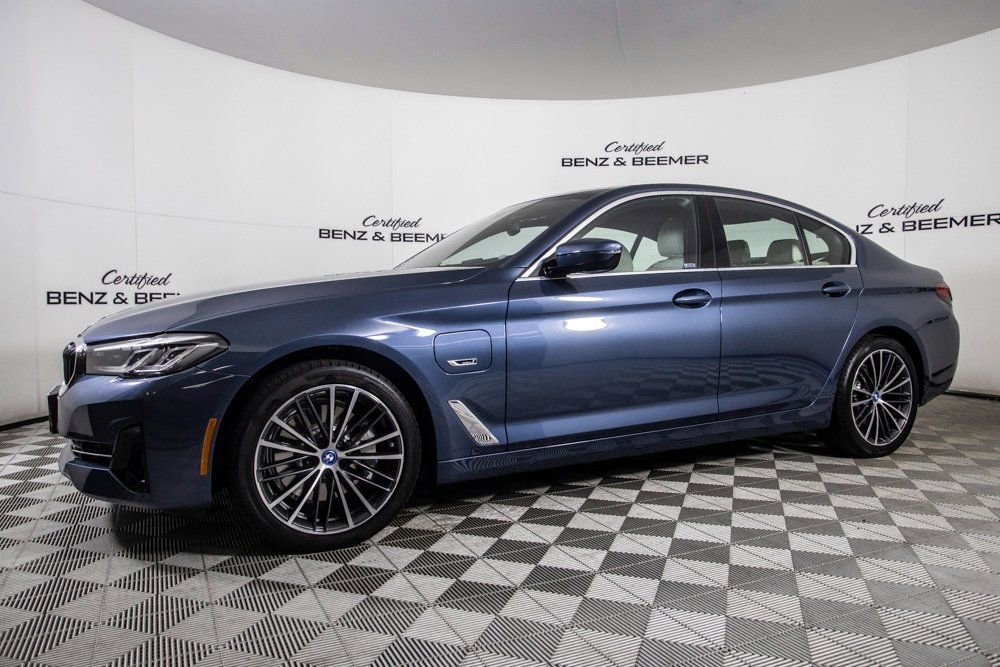 Used 2023 BMW 530e w/ Premium Package image 6