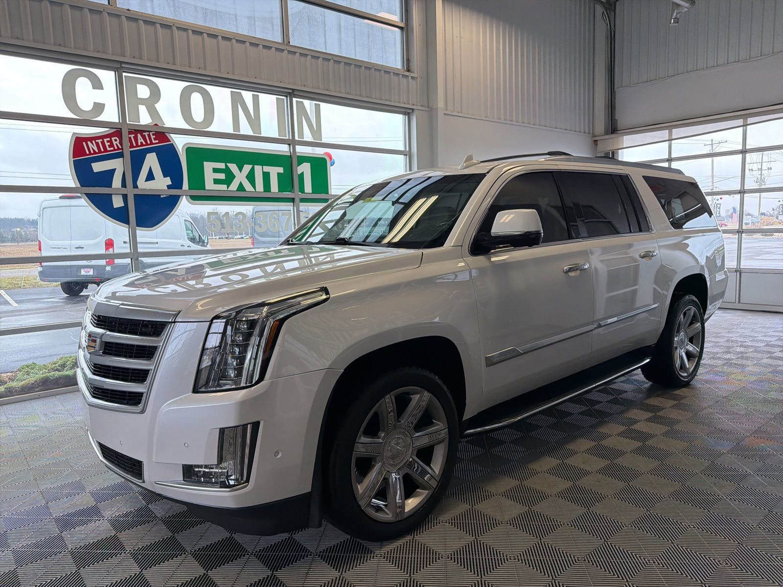 Used 2020 Cadillac Escalade ESV Luxury image 3