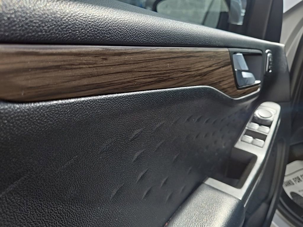 Used 2020 Ford Escape Titanium image 15