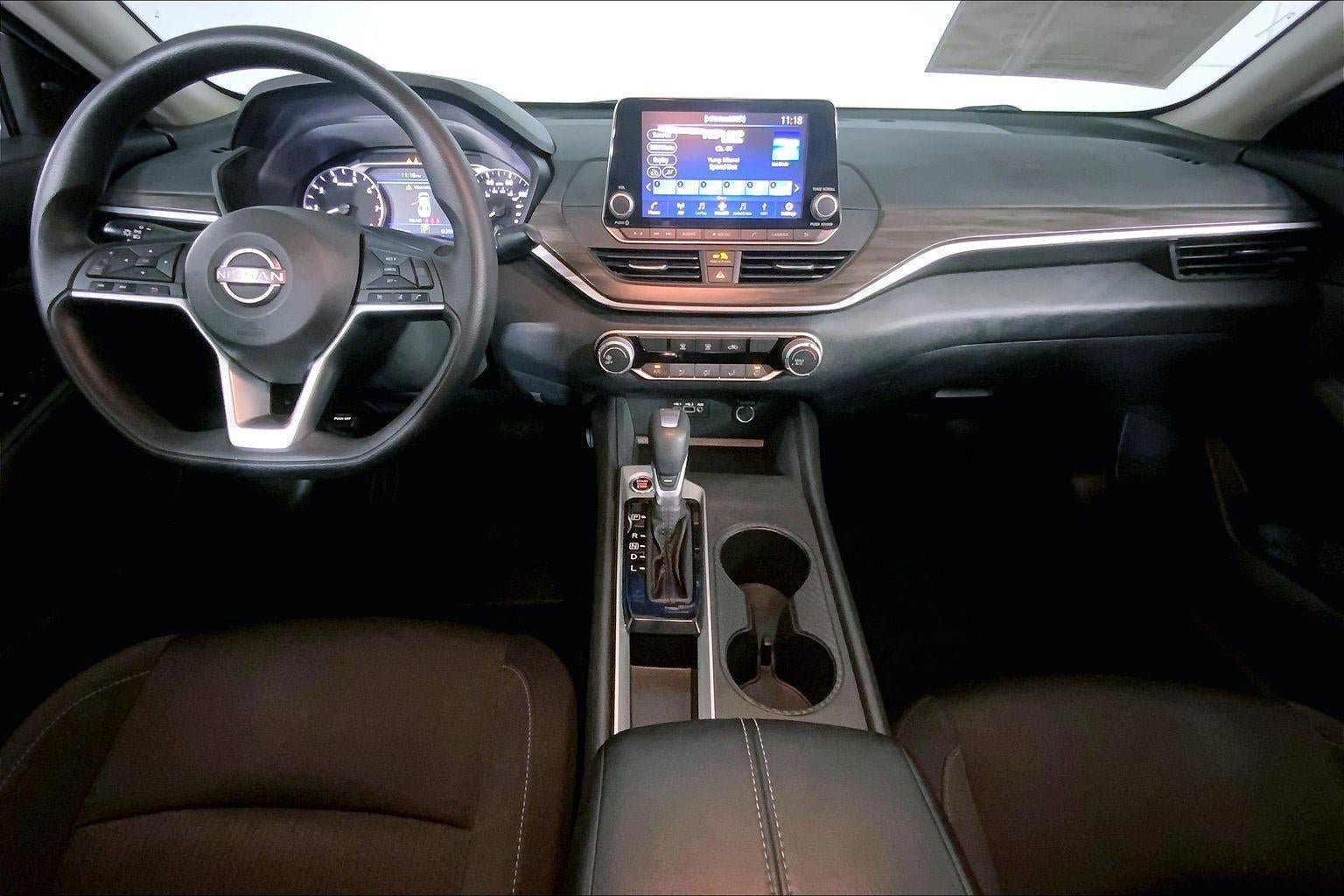 Used 2025 Nissan Altima 2.5 SV FWD image 15