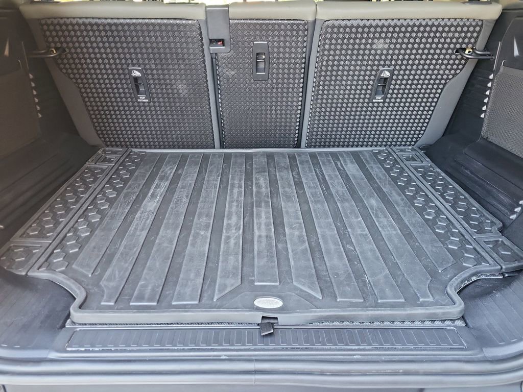 Used 2024 Land Rover Defender 110 S image 31