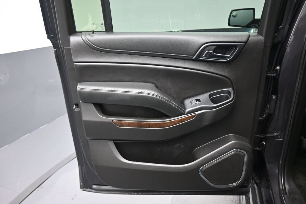 Used 2018 Chevrolet Suburban LT AWD/4WD image 30