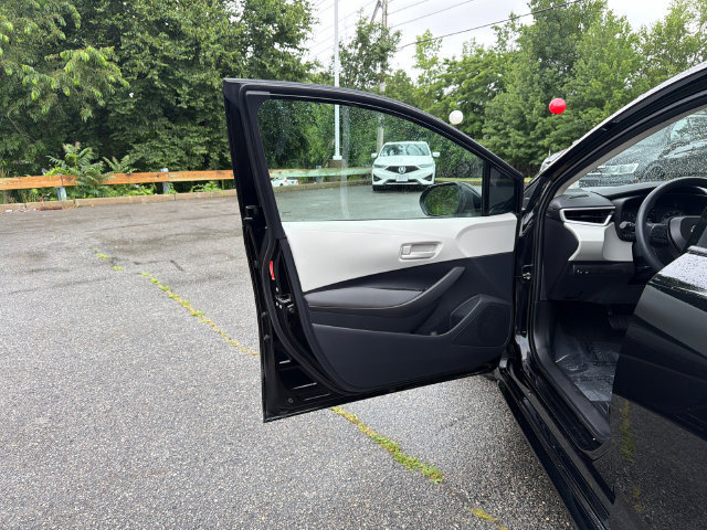 Used 2025 Toyota Corolla LE FWD image 23