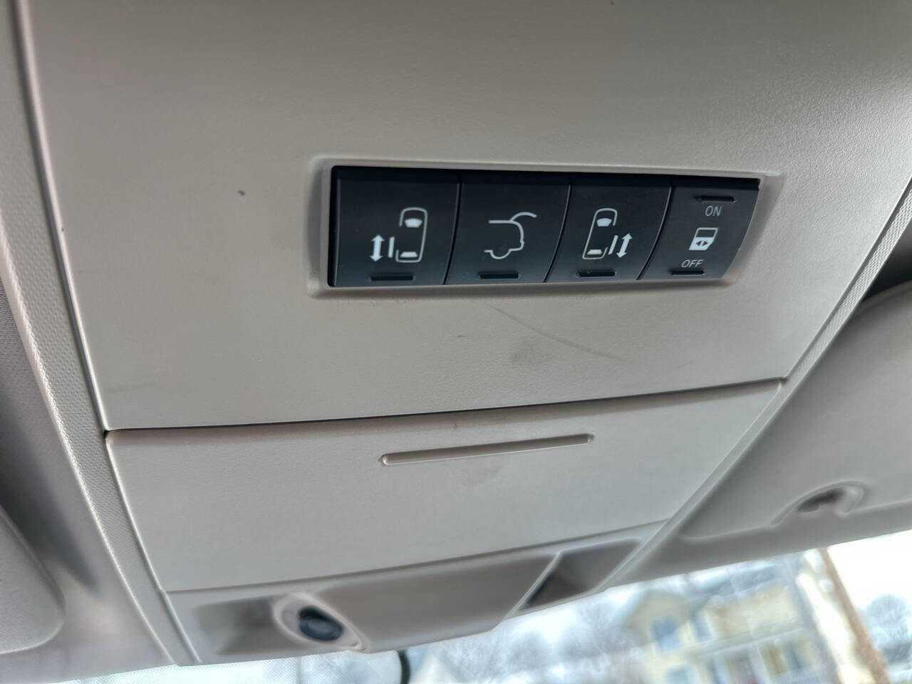 Used 2016 Chrysler Town & Country Touring w/ Driver Convenience Group image 20