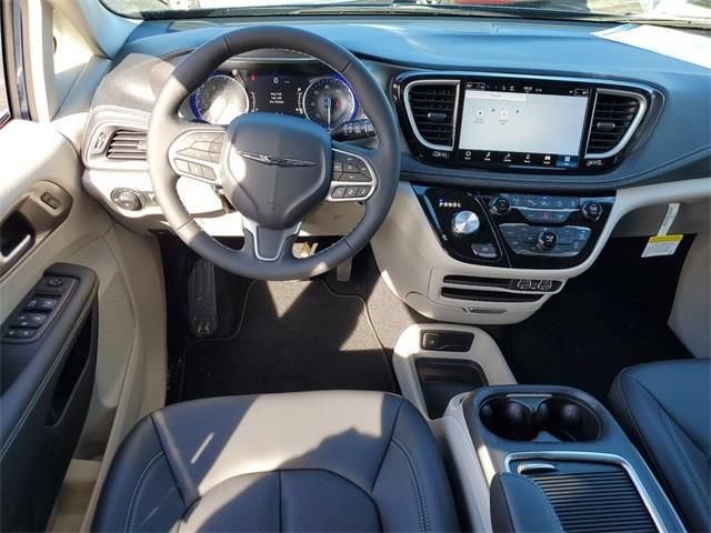 New 2023 Chrysler Pacifica Touring-L FWD image 14